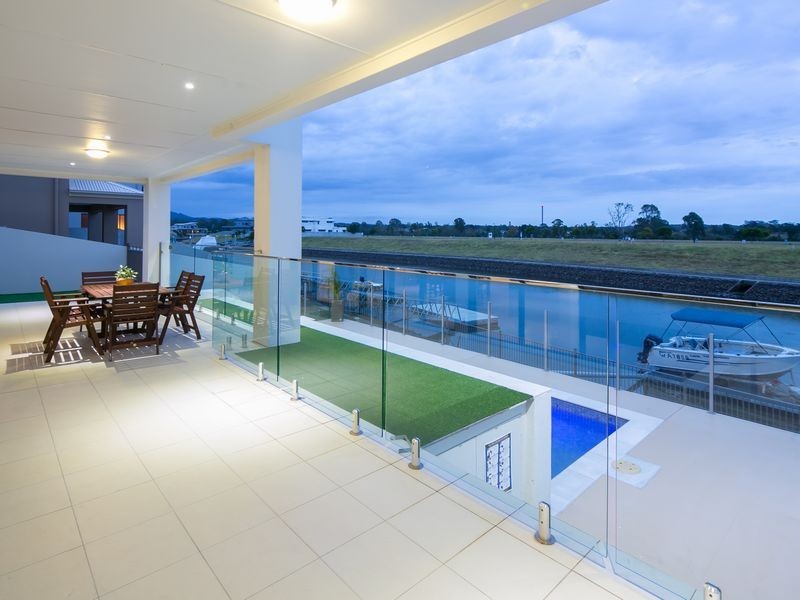 26 Harbourvue Court, Helensvale QLD 4212