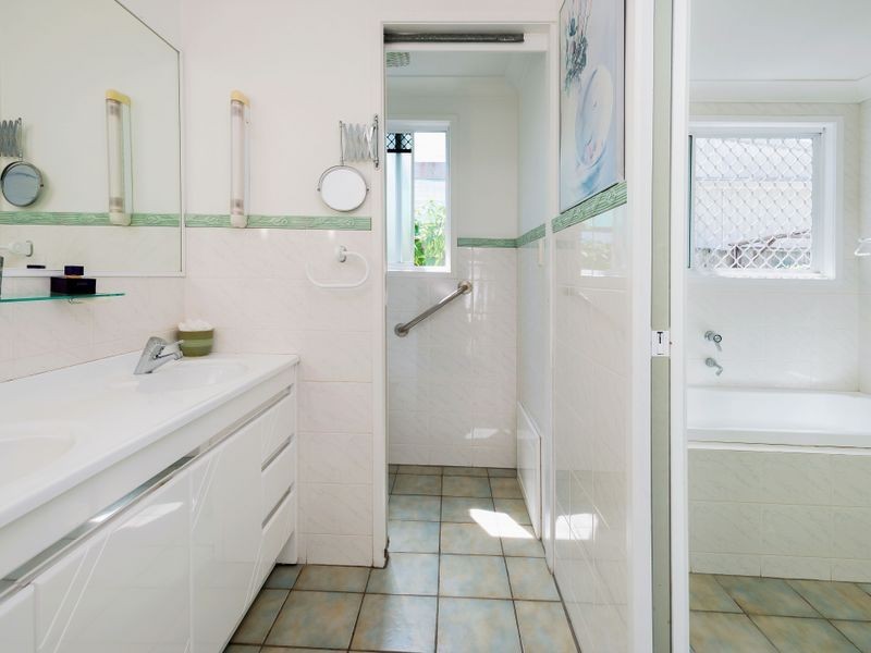 161 Paradise Parade, Hollywell QLD 4216