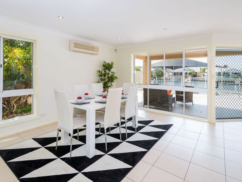 10 Sundance Way, Runaway Bay QLD 4216