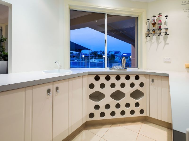 10 Sundance Way, Runaway Bay QLD 4216