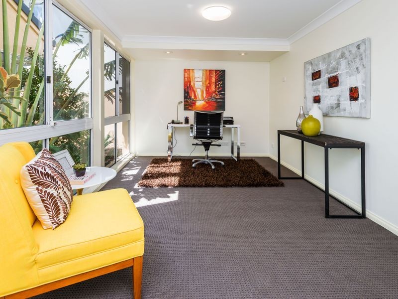 10 Sundance Way, Runaway Bay QLD 4216