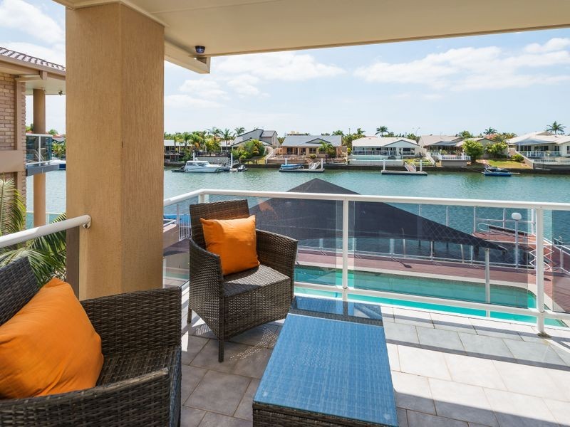 10 Sundance Way, Runaway Bay QLD 4216