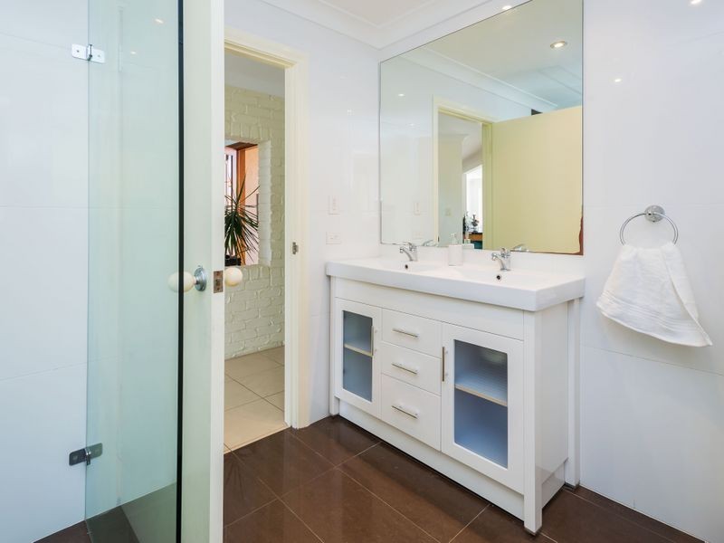 10 Sundance Way, Runaway Bay QLD 4216