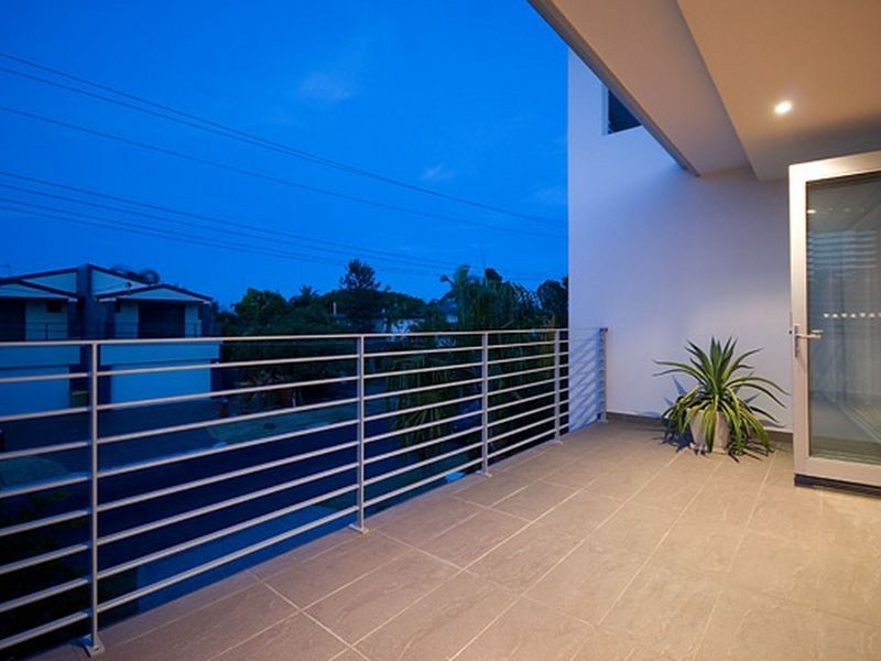 22 West Eider Avenue, Paradise Point QLD 4216