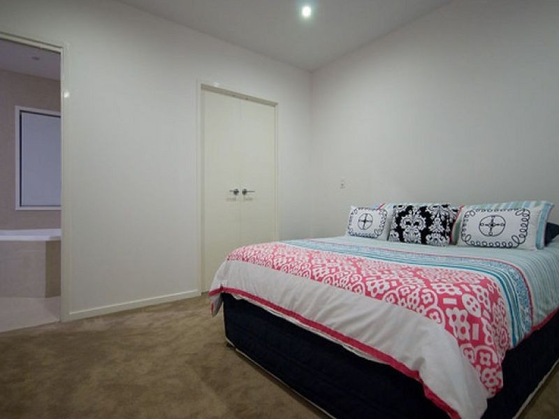 22 West Eider Avenue, Paradise Point QLD 4216