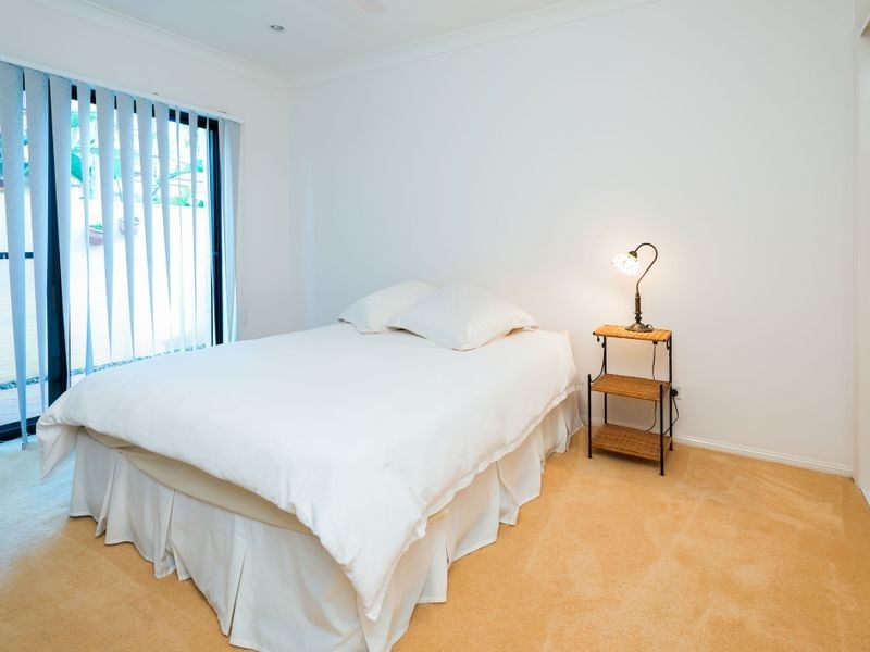 6 Champagne Boulevard, Helensvale QLD 4212