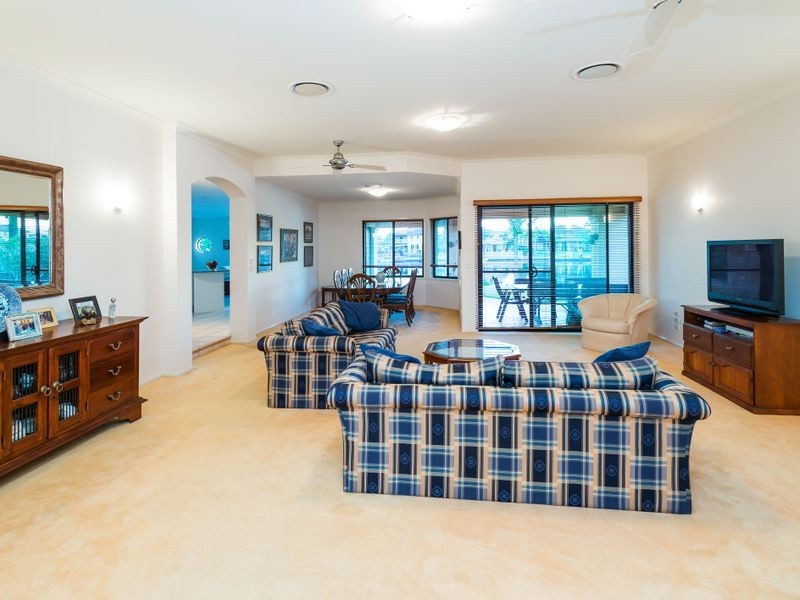 6 Champagne Boulevard, Helensvale QLD 4212