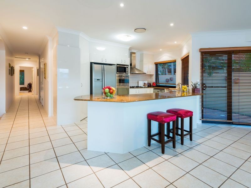 6 Champagne Boulevard, Helensvale QLD 4212