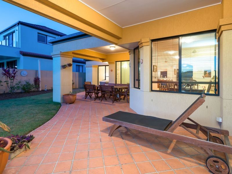 6 Champagne Boulevard, Helensvale QLD 4212