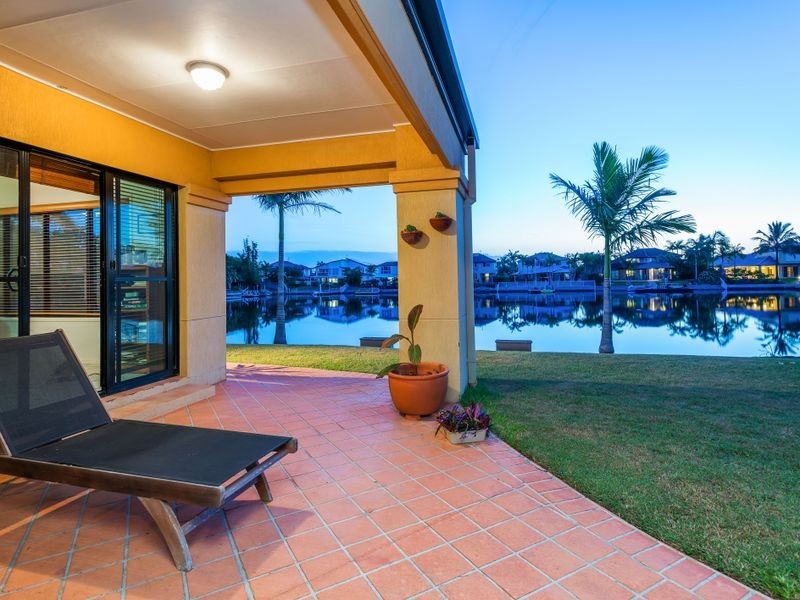 6 Champagne Boulevard, Helensvale QLD 4212