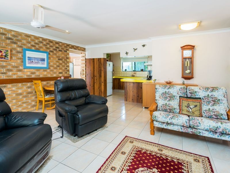 2/16 Rouen Avenue, Paradise Point QLD 4216