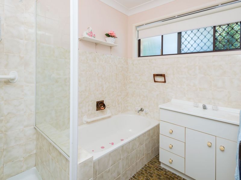 2/16 Rouen Avenue, Paradise Point QLD 4216