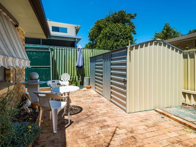 2/16 Rouen Avenue, Paradise Point QLD 4216