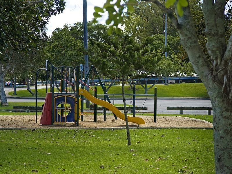2/16 Rouen Avenue, Paradise Point QLD 4216