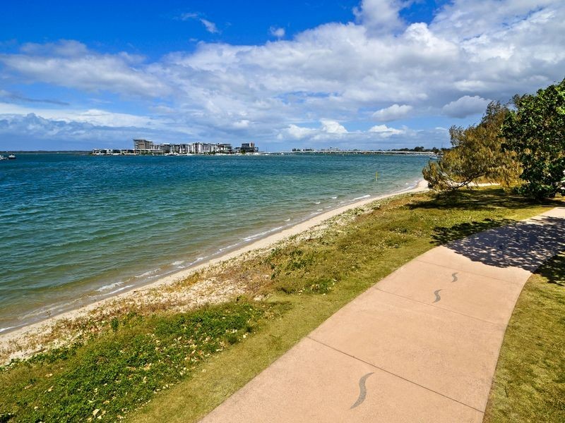 2/16 Rouen Avenue, Paradise Point QLD 4216