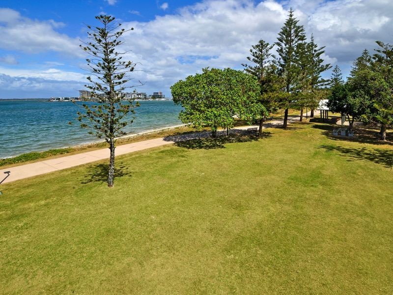 2/16 Rouen Avenue, Paradise Point QLD 4216
