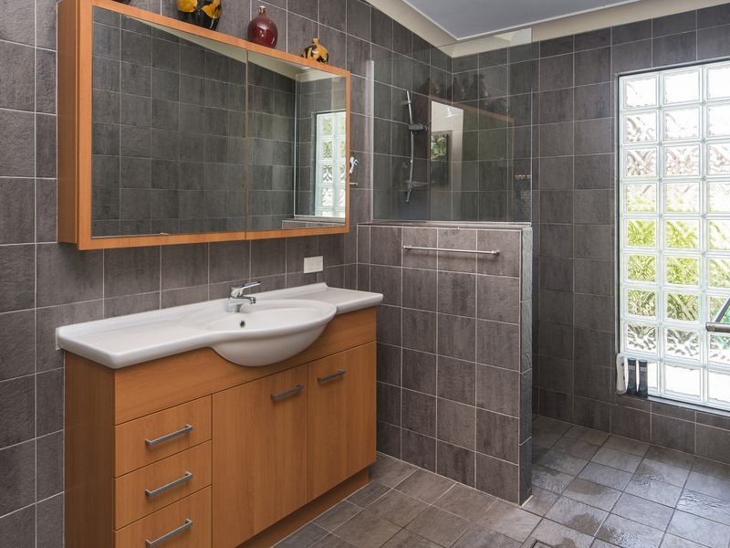 86 Jacaranda Avenue, Hollywell QLD 4216