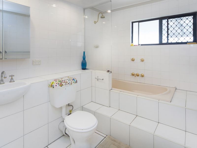 86 Jacaranda Avenue, Hollywell QLD 4216