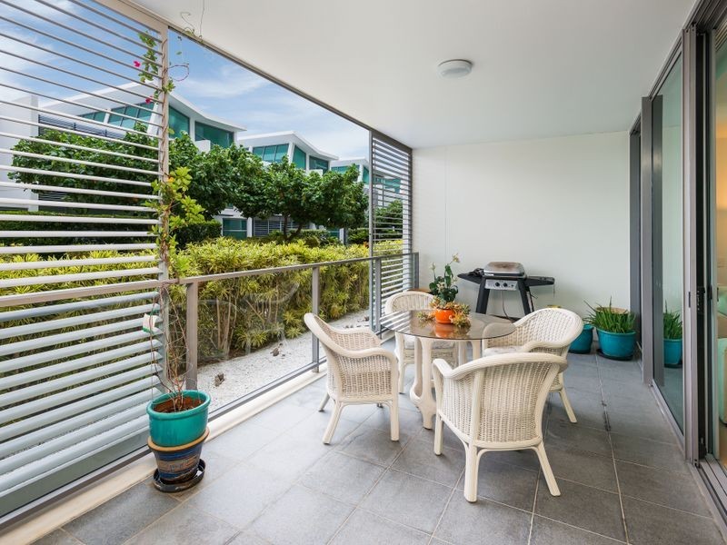 2105/2 Ephraim Island, Paradise Point QLD 4216