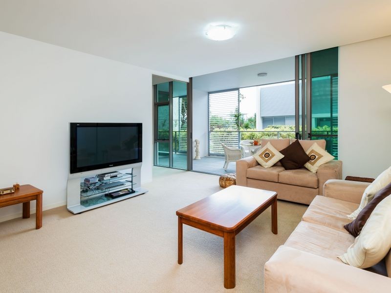 2105/2 Ephraim Island, Paradise Point QLD 4216