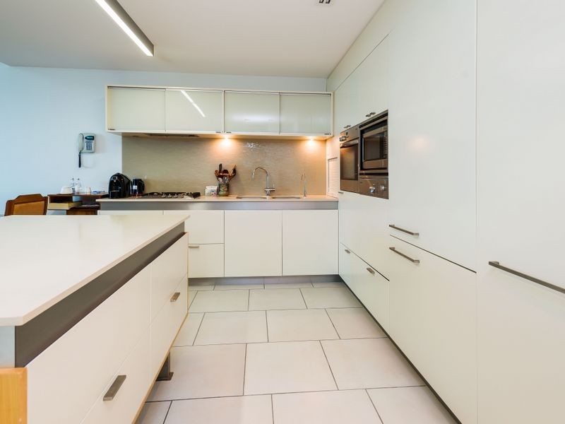 2105/2 Ephraim Island, Paradise Point QLD 4216