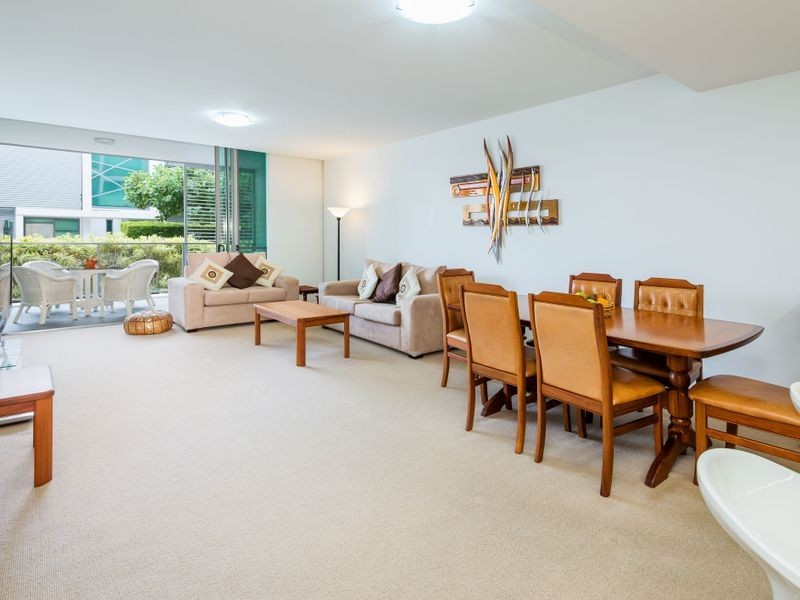 2105/2 Ephraim Island, Paradise Point QLD 4216