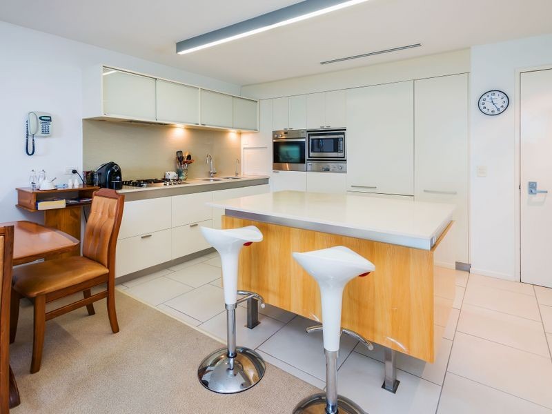 2105/2 Ephraim Island, Paradise Point QLD 4216