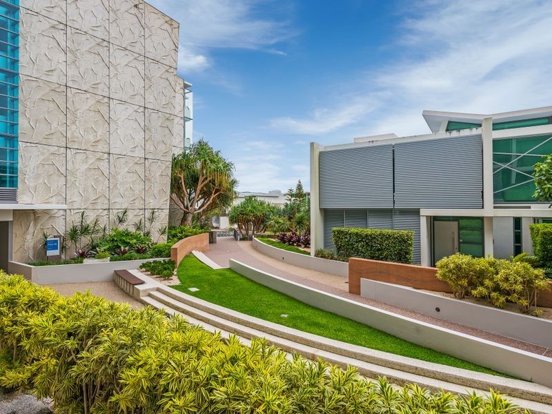 2105/2 Ephraim Island, Paradise Point QLD 4216