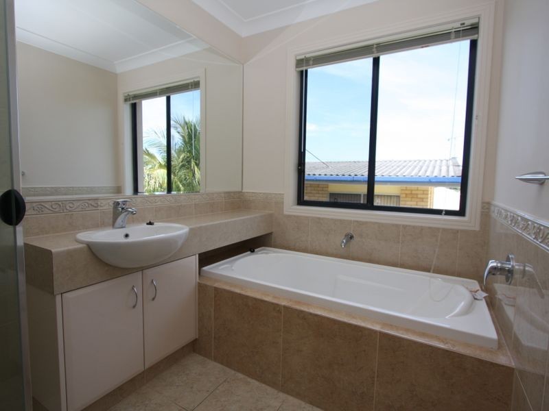 20A Killowill Avenue, Paradise Point QLD 4216