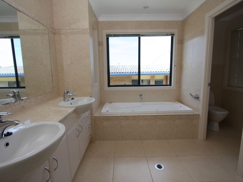20A Killowill Avenue, Paradise Point QLD 4216