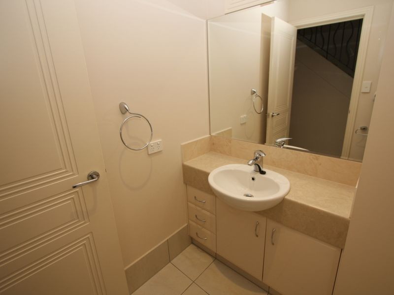 20A Killowill Avenue, Paradise Point QLD 4216