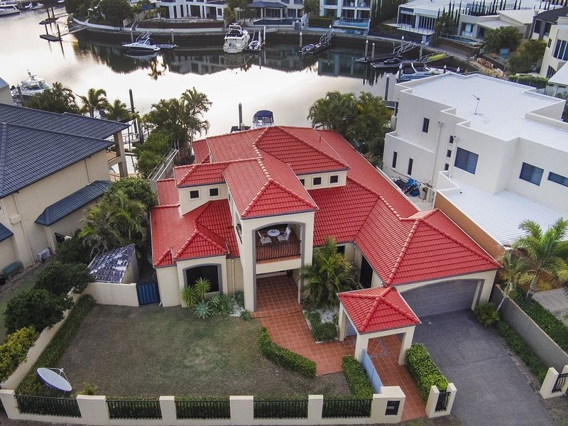 17 King Charles Drive, Sovereign Islands QLD 4216