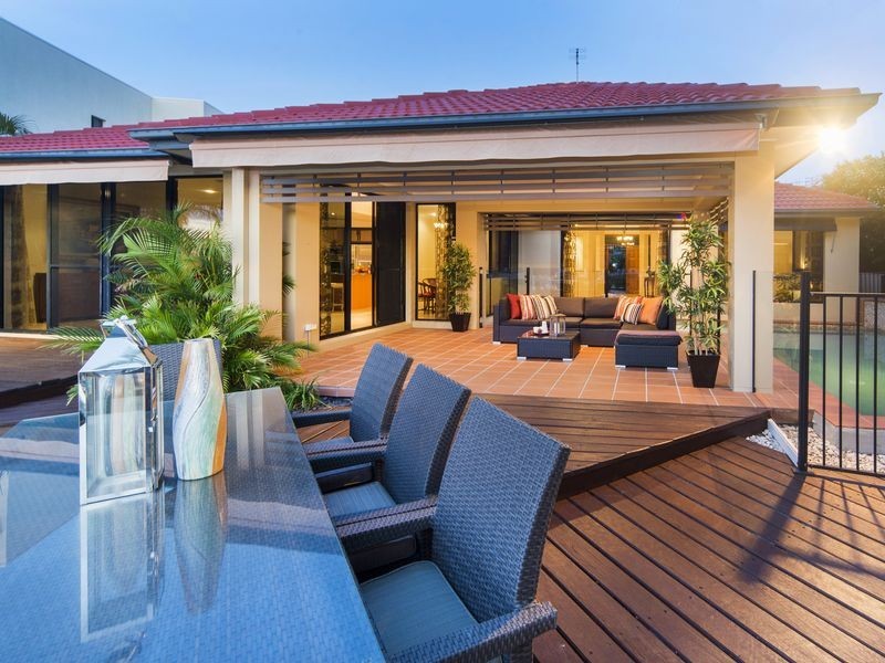 17 King Charles Drive, Sovereign Islands QLD 4216
