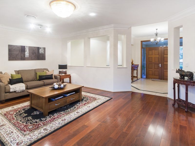 17 King Charles Drive, Sovereign Islands QLD 4216