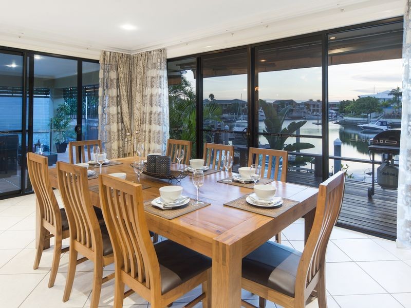 17 King Charles Drive, Sovereign Islands QLD 4216