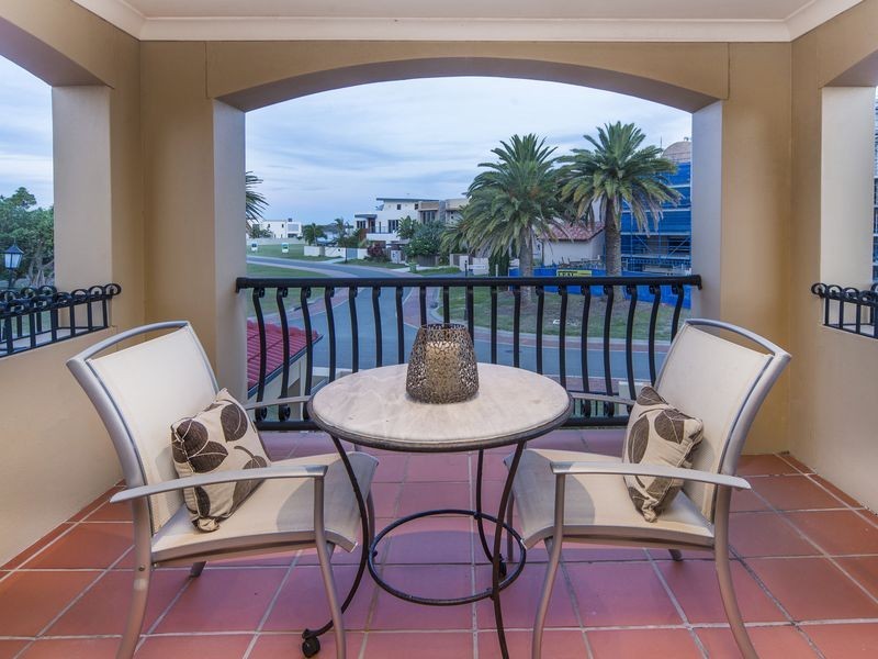 17 King Charles Drive, Sovereign Islands QLD 4216