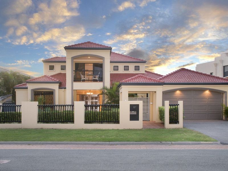 17 King Charles Drive, Sovereign Islands QLD 4216