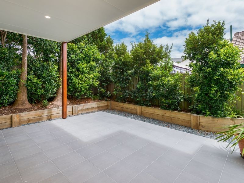 2/6 Wynflo Street, Labrador QLD 4215