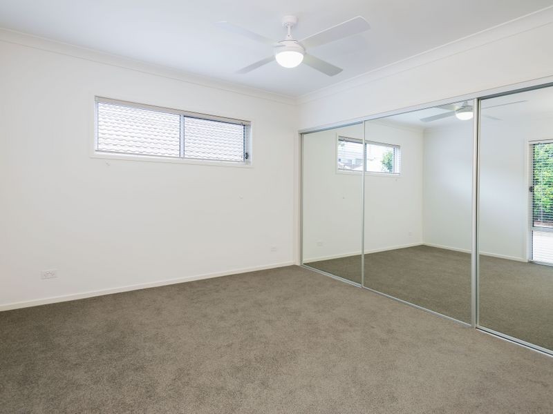 2/6 Wynflo Street, Labrador QLD 4215