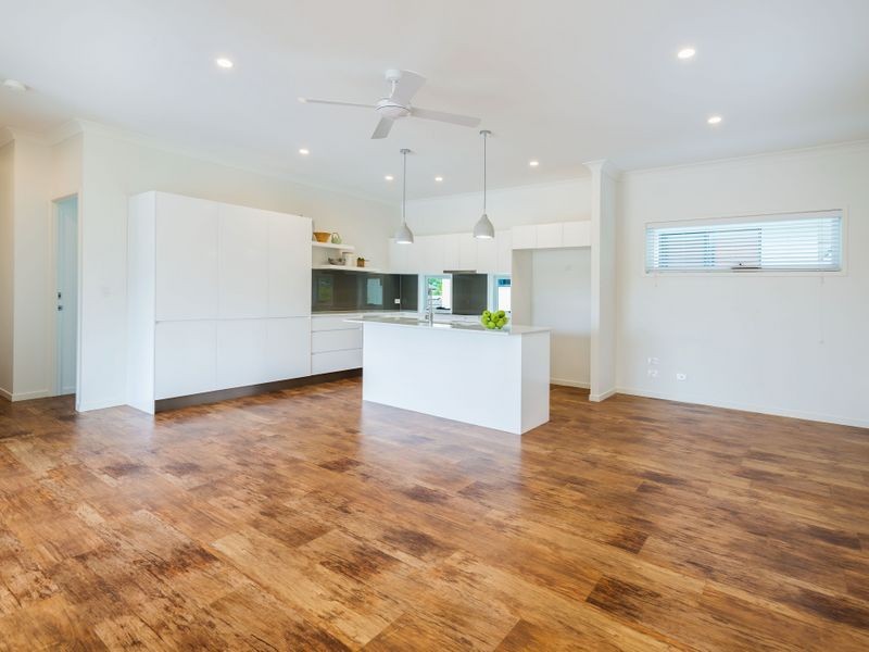 2/6 Wynflo Street, Labrador QLD 4215