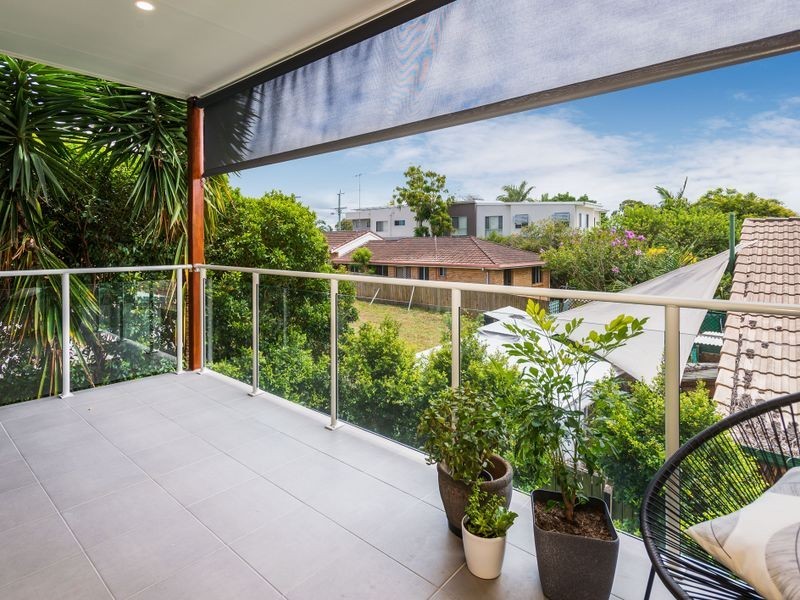 2/6 Wynflo Street, Labrador QLD 4215