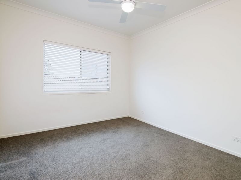 2/6 Wynflo Street, Labrador QLD 4215