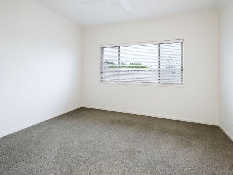 2/6 Wynflo Street, Labrador QLD 4215