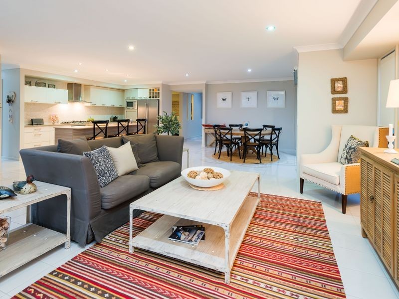 16 Mariner Avenue, Hope Island QLD 4212