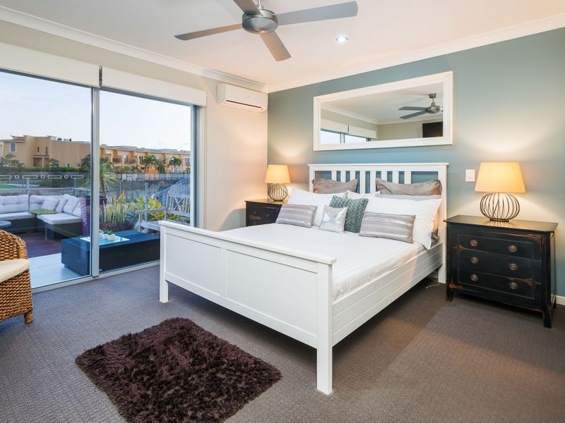 16 Mariner Avenue, Hope Island QLD 4212