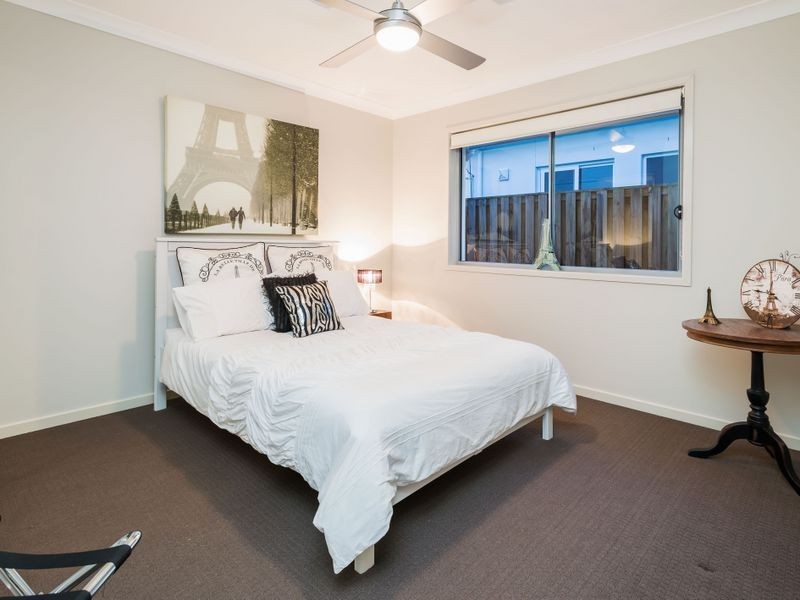 16 Mariner Avenue, Hope Island QLD 4212