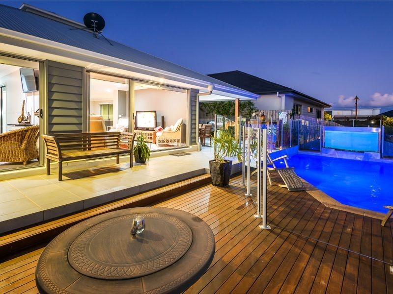 16 Mariner Avenue, Hope Island QLD 4212