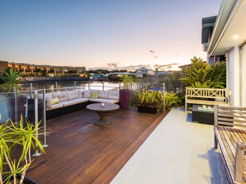 16 Mariner Avenue, Hope Island QLD 4212