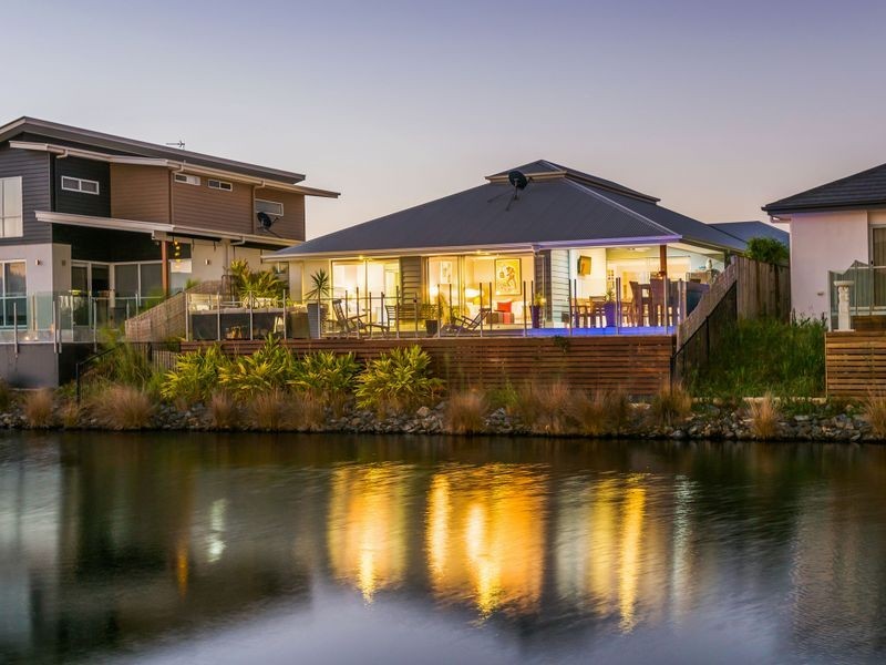 16 Mariner Avenue, Hope Island QLD 4212