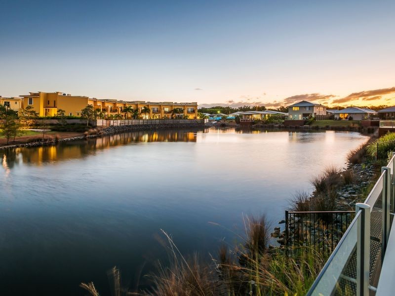 16 Mariner Avenue, Hope Island QLD 4212